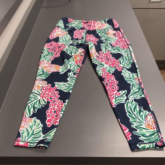 ⬇️⭐️ Crown&Ivy Women’s Medium Athletic Leggings - Picture 9 of 9